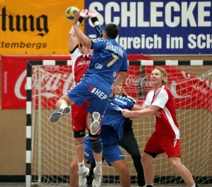 traumatismes au handball traumatismes au handball : au niveau du genou et de la cheville mais aussi au niveau de l’épaule et de la main