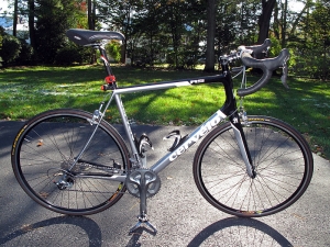 Vélo Il est essentiel de calculer la hauteur idéale de la selle du vélo pour chaque sportif afin de prévenir ces douleurs.