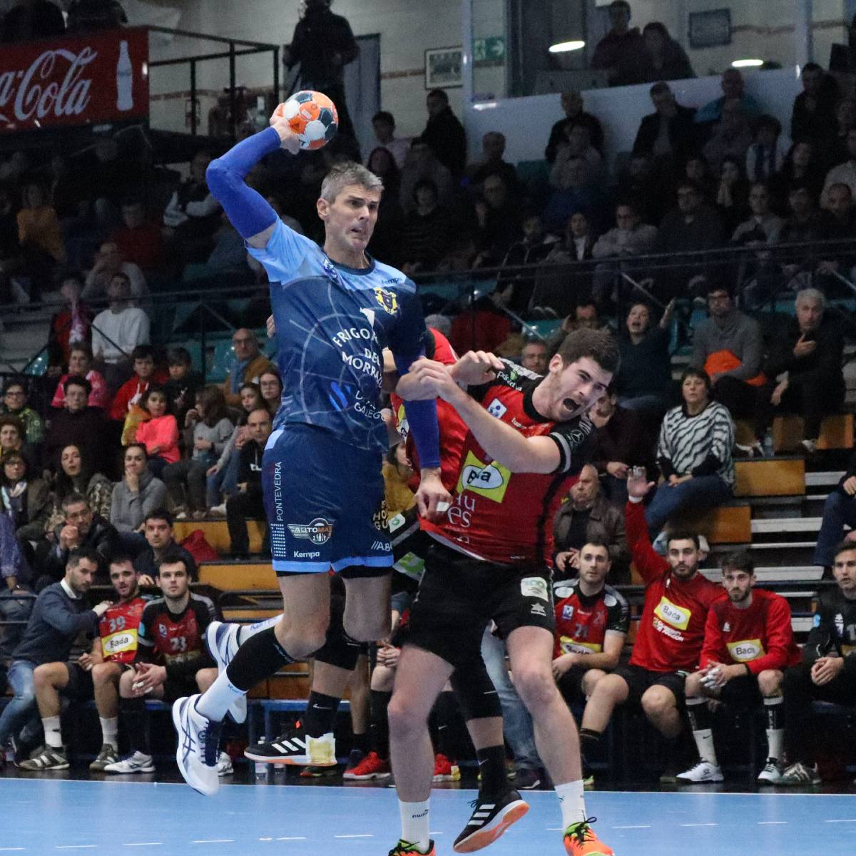 traumatismes au handball : au niveau du genou et de la cheville mais aussi au niveau de l’épaule et de la main